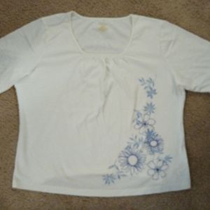 A White with Blue Embellishments North Crest Lady's Top Size 1X